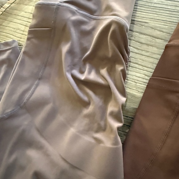 Halara UltraSculpt High Waisted Tummy Control Scrunch But Lifting Pocket Legging - Picture 6 of 6